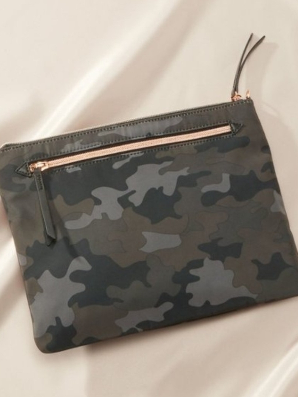 Stella & Dot The Lady Boss Crossbody Bag In Camo with Pink Strap NWT - Picture 2 of 13